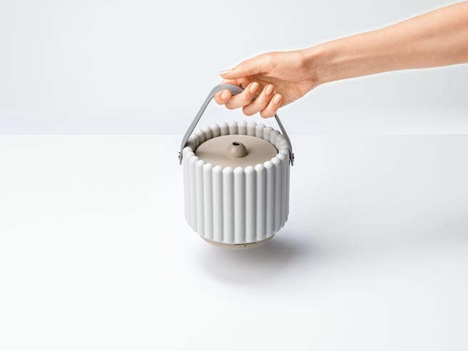 Seasons暮雲無線超音波香氛儀2800元。（10／10提供）