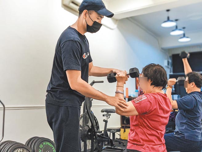 私人教練YUAN接收25組學員，預計配合學生目標規畫不同線上課程，報名方式可搜尋IG：coach_yuan_。（YUAN提供）