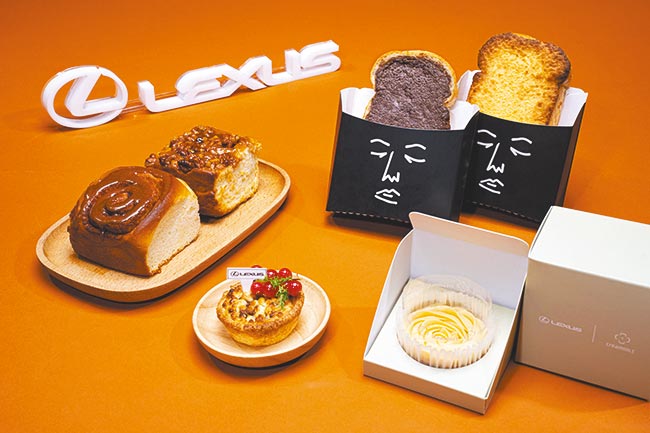 LEXUS ELECTRIFIED品牌概念店去年進駐台北信義區，透過電動化車款的展示、知名餐飲跨界合作及Lexus精品展售等，獲得車主及消費者一致好評。另自29日起與排隊名店「creammm.t」、「正面奶酥」合作推出人氣甜點（見圖）。（和泰汽車提供）