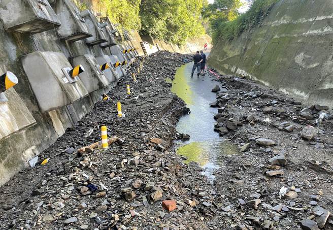昨晚强降雨引发大量土石流，台东多良火车站今闭园1天。（民眾提供）