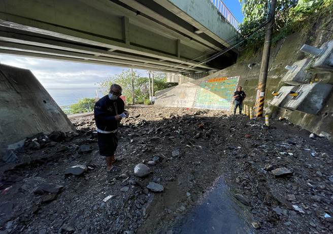 昨晚强降雨引发大量土石流，台东多良火车站今闭园1天。（民眾提供）