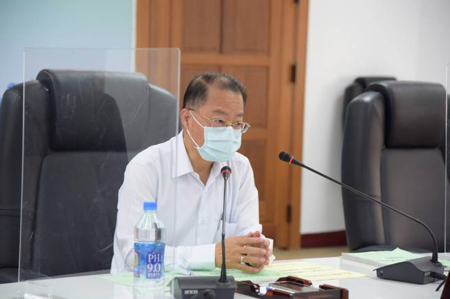 黄明昭邀集一级主官以分流分层及视讯方式，亲自主持「111年第1次廉政会报」，会议中并通过多项廉能政策。(高雄市警察局提供)