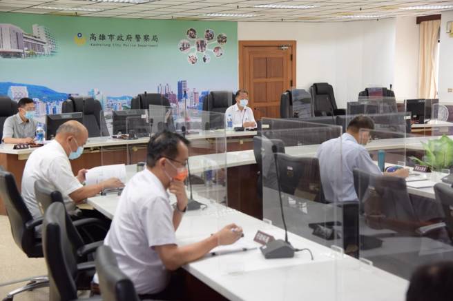 黄明昭邀集一级主官以分流分层及视讯方式，亲自主持「111年第1次廉政会报」，会议中并通过多项廉能政策。(高雄市警察局提供)