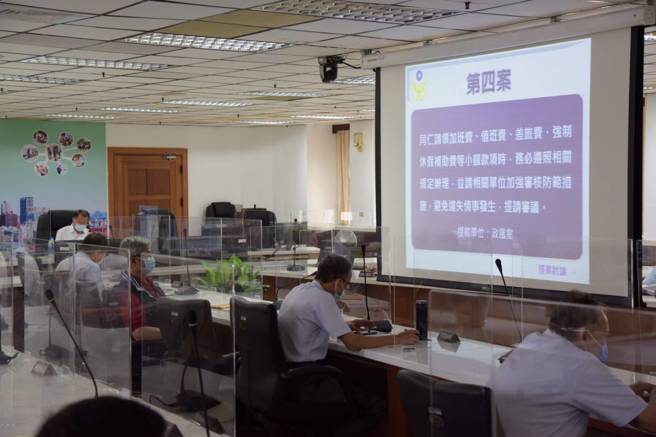 黄明昭邀集一级主官以分流分层及视讯方式，亲自主持「111年第1次廉政会报」，会议中并通过多项廉能政策。(高雄市警察局提供)