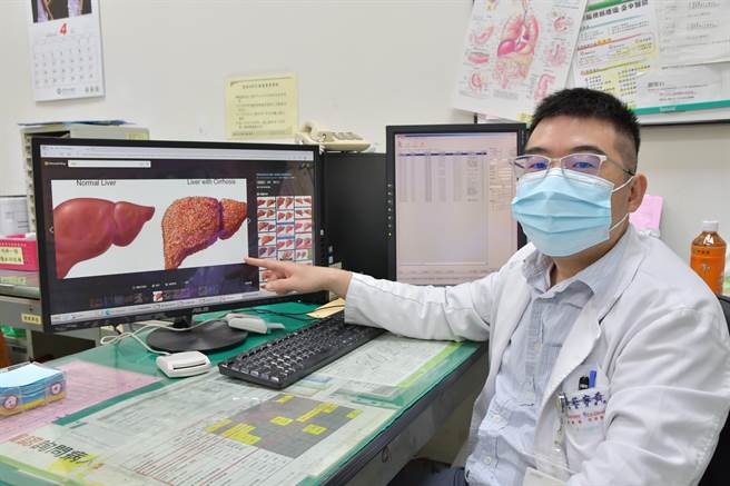 医师提醒，透过早期发现、提供适当治疗，能避免C肝患者演变为慢性肝病及肝硬化，并减少致癌风险。（台中医院提供／卢金足台中传真）