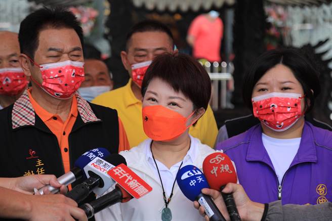 台中市長盧秀燕表示，市民朋友人人做好防疫措施，大家仍可儘量正常生活。（陳淑娥攝）