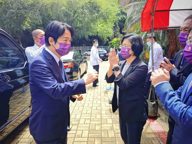 王惠美表示，今天趁着赖清德副总统到彰化的机会，再次请托他关注我们二林精密园区，因为我们2020年的时候，就已经把二阶环评会议的结果送到大会，但到现在又过了2年，一直都没有道大会审议。（吴建辉摄）