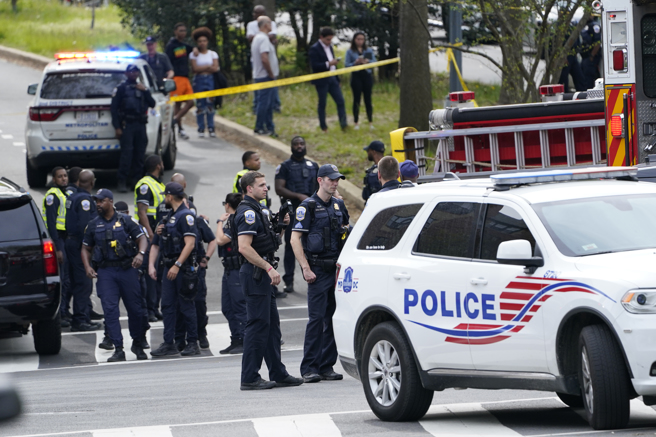 警察出動搜捕（圖／美聯社）