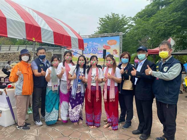 泼水节活动反应热烈，主办单位防疫工作不马虎。（第二服务站提供／陈淑娥台中传真）