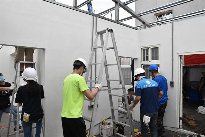 台灣善種子義工團今（23日）到虎尾鎮為周姓父子協助蓋屋，預計有120人次義工投入，將蓋2房3廳、1廚房、1衛浴的新家。。（周麗蘭攝）