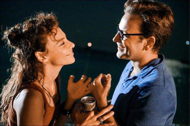 亚歷山卓柏尔吉（右）与洁丝敏婷卡是第二度合作。（海鹏影业提供）