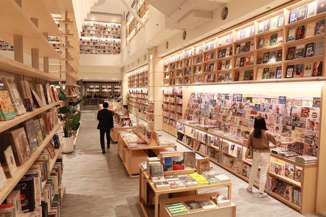 茑屋书店新竹湳雅店23日开幕。（新竹市政府提供／罗浚滨新竹传真）
