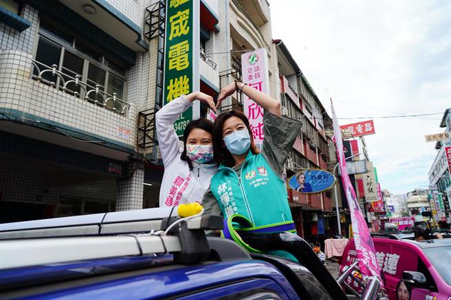 立委林静仪下午陪同立委何欣纯子弟兵、市议员参选人赖美连以车队扫街。（卢金足摄）