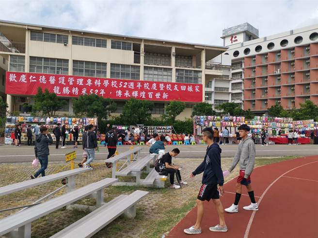 苗栗縣後龍鎮仁德醫專23日傳出6名學生確診，4個班級將停課10天。（謝明俊攝）