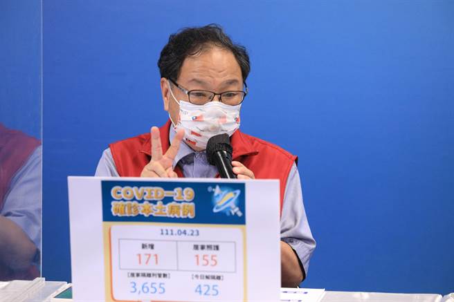 台中市民政局長吳世瑋指出，截至23日計有230人申請居家照護，累計2天來有155人已收案居家照護。（盧金足攝）