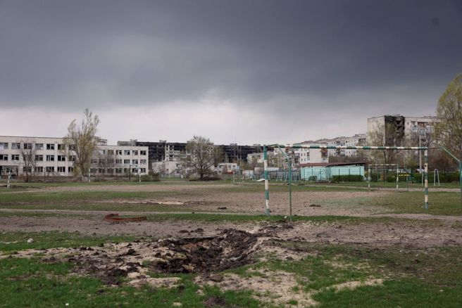 烏克蘭盧甘斯克地區一所學校被攻擊後的景象。（圖／路透）