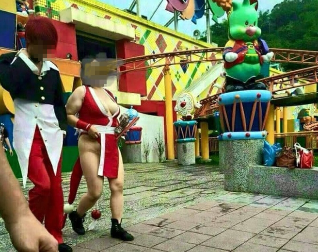 有名男子分享1张「格斗天王」cosplay角色照片后，他大嘆「不知火舞」不敌岁月变化。（翻摄自脸书爆废公社公开版）