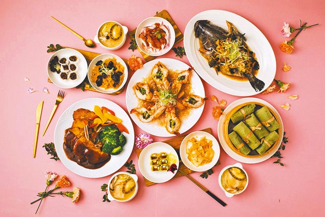 台北新板希尔顿酒店馆内青雅中餐厅推6人及10人母亲节桌菜，1万2800元起再赠蛋糕。（台北新板希尔顿酒店提供）