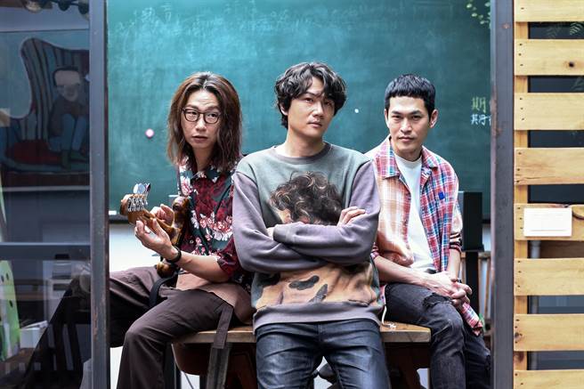 宇宙人方Q（左起）、小玉、阿奎近来推出新专辑《理想状态》。（邓博仁摄）