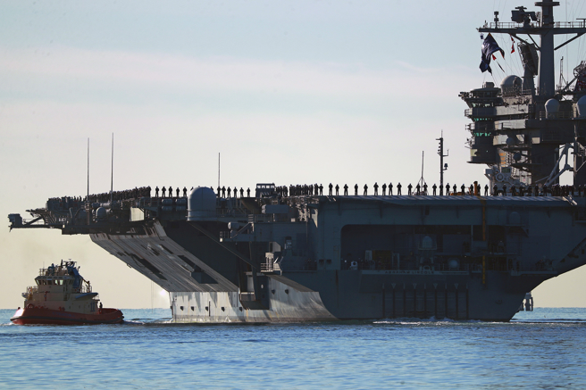 美国航空母舰林肯号（USS Abraham Lincoln，CVN-72）今年1月在圣地牙哥军港出发部署。（美联社）