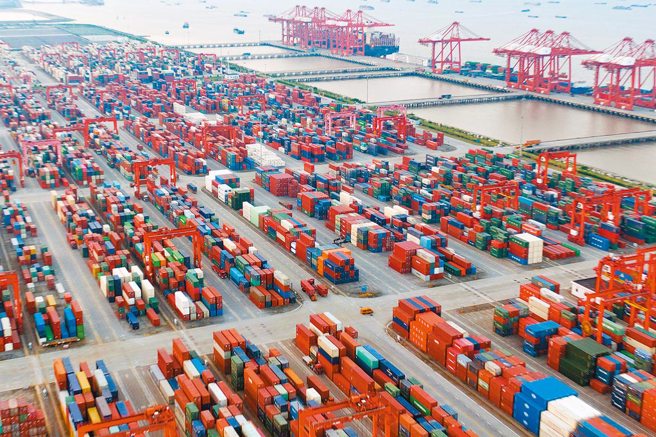 江苏省苏州市太仓港货柜码头。（中新社资料照片）
