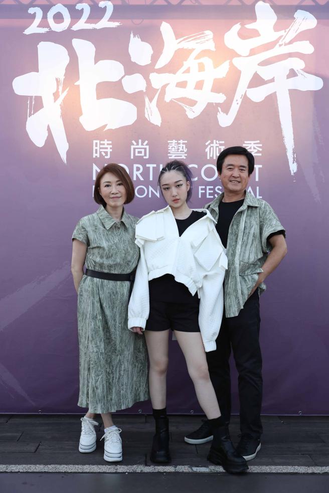 藝人檢場、李翊君 與女兒學霸才女王敏淳。（潘怡良GIOIA PAN提供）