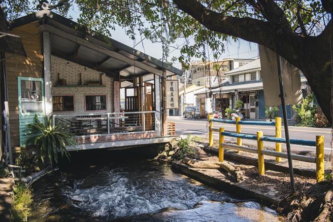 青农陈淑慧多年前利用老屋改造穿龙豆腐坊。（陈淑慧提供／李京升苗栗传真）