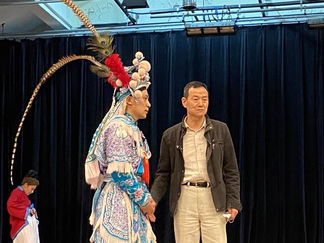 当代传奇剧场连续两年遇上因疫情而在演出前临时喊停的情况。右为艺术总监吴兴国。（当代传奇剧场提供）