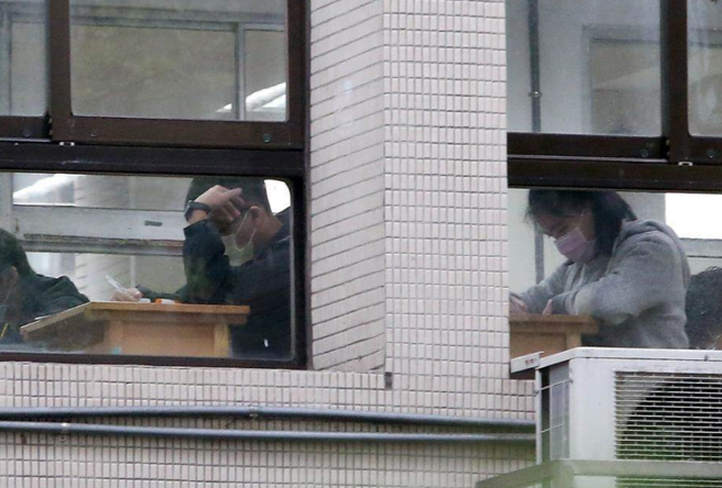 学生拚学测盼挤进大学好科系。（资料照）