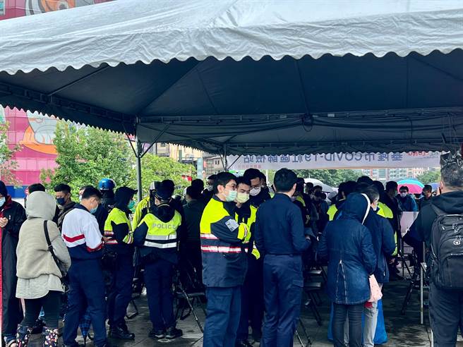 市长林右昌坦言，目前筛检、检验人力已到极限。（本报资料照）