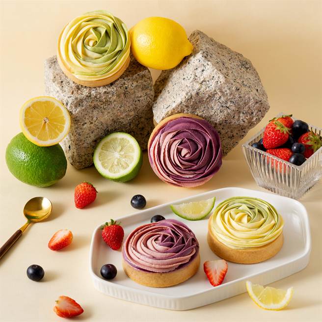 绽放花甜小塔二入组，内馅使用金黄色柠檬与红紫色蓝莓，酸爽美味好似热恋情人。（金帛手制提供）