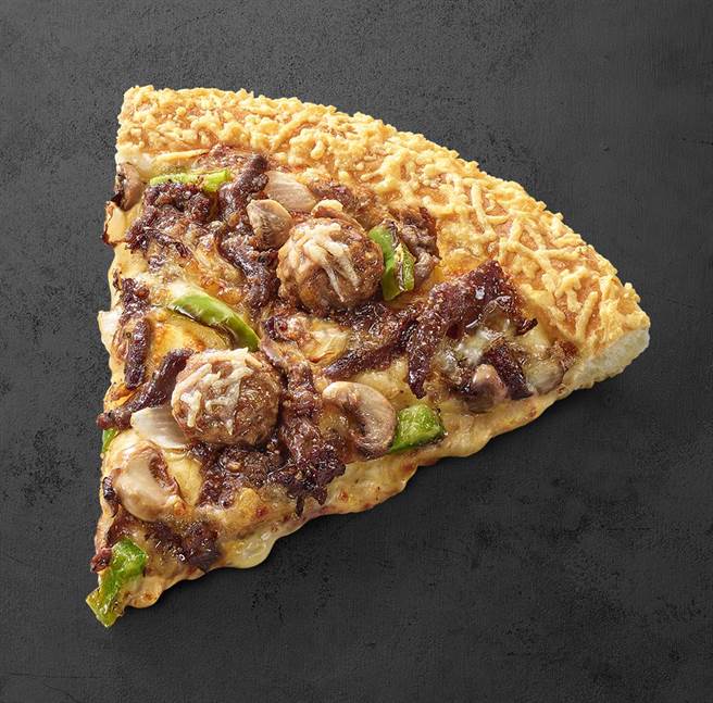 「铁板双牛帕玛森比萨」是Pizza Hut EXPRESS才吃得到的独家新口味，由严选牛肩胛肉调配而成的黑胡椒牛柳搭配鲜嫩的100％纯牛肉丸制成。（必胜客提供）