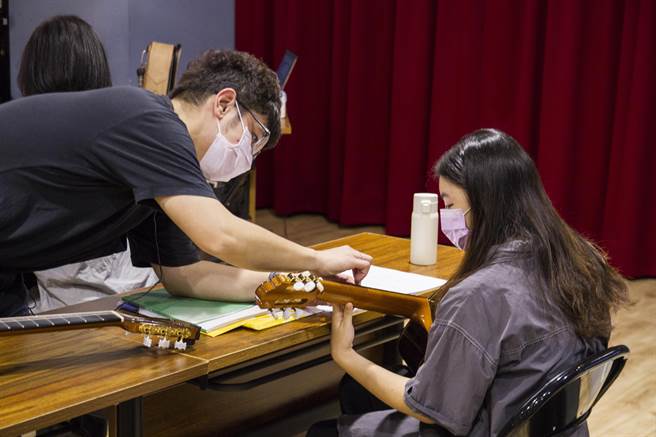 日本新堀艺术学校与米可音乐艺术学院合作，在台湾成立海外分校，打造以古典吉他为主的音乐学院。（米可音乐艺术学院提供）