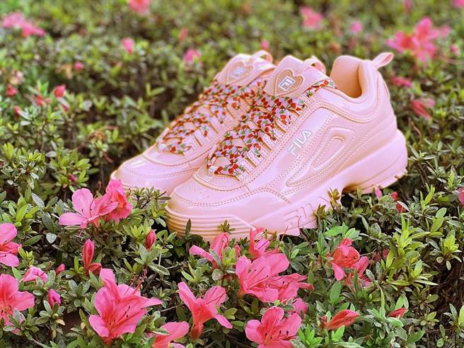 FILA运动鞋 DISRUPTOR II HEART，售价2680元。（FILA提供）