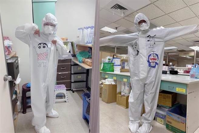 護理師在隔離衣上作畫，希望能和孩童互動減少抗拒與不安。（小港醫院提供／高雄洪靖宜傳真）