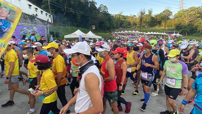 新竹县「恋恋桐花」马拉松路跑活动约有4千人参与。（中华民国路上运动竞技协会提供／罗浚滨新竹传真）