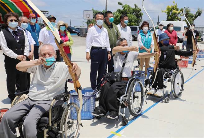 嘉义县脊髓损伤者协会获得法鼓山慈善基金会捐建经费，打造嘉义县身心障碍者射箭运动基地，今正式揭牌。（吕妍庭摄）
