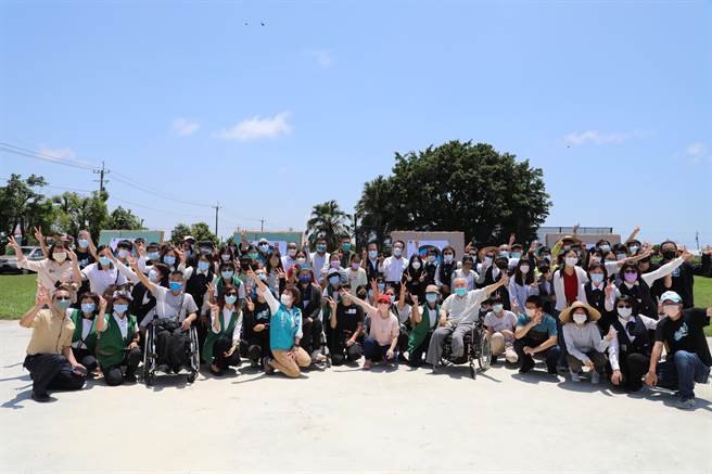 嘉义县脊髓损伤者协会获得法鼓山慈善基金会捐建经费，打造嘉义县身心障碍者射箭运动基地，今正式揭牌。（吕妍庭摄）