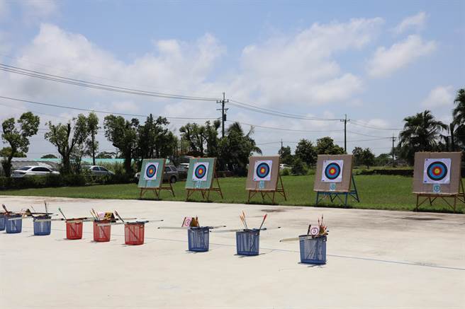 嘉义县脊髓损伤者协会获得法鼓山慈善基金会捐建经费，打造嘉义县身心障碍者射箭运动基地，今正式揭牌。（吕妍庭摄）