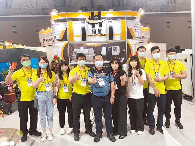 昶鋐精密擁有堅強的維修後勤團隊，提供專業CNC車床完善銷售服務。圖／郭文正