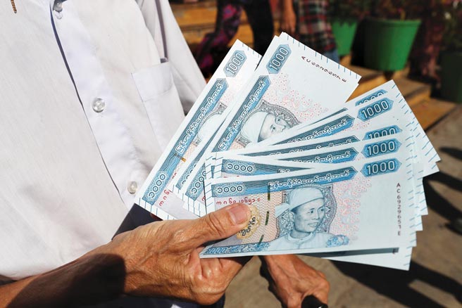 缅甸紧缩外匯管制图╱美联社