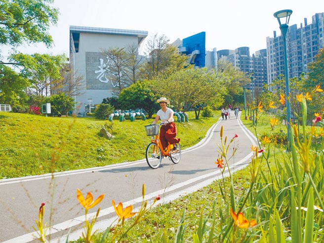 浅谈绿色GDP图╱本报资料照片