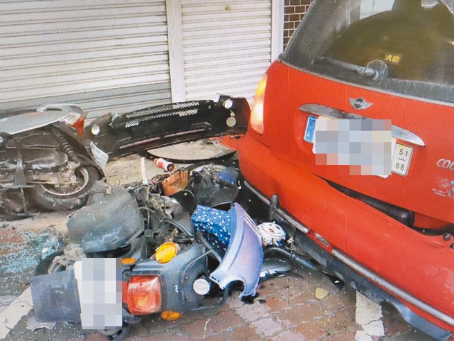 嘉義市羅姓男子酒後上路，車子卻失控衝過分隔島，撞擊對向正好經過的女機車騎士，導致女騎士無辜慘死。（讀者提供／呂妍庭嘉義傳真）