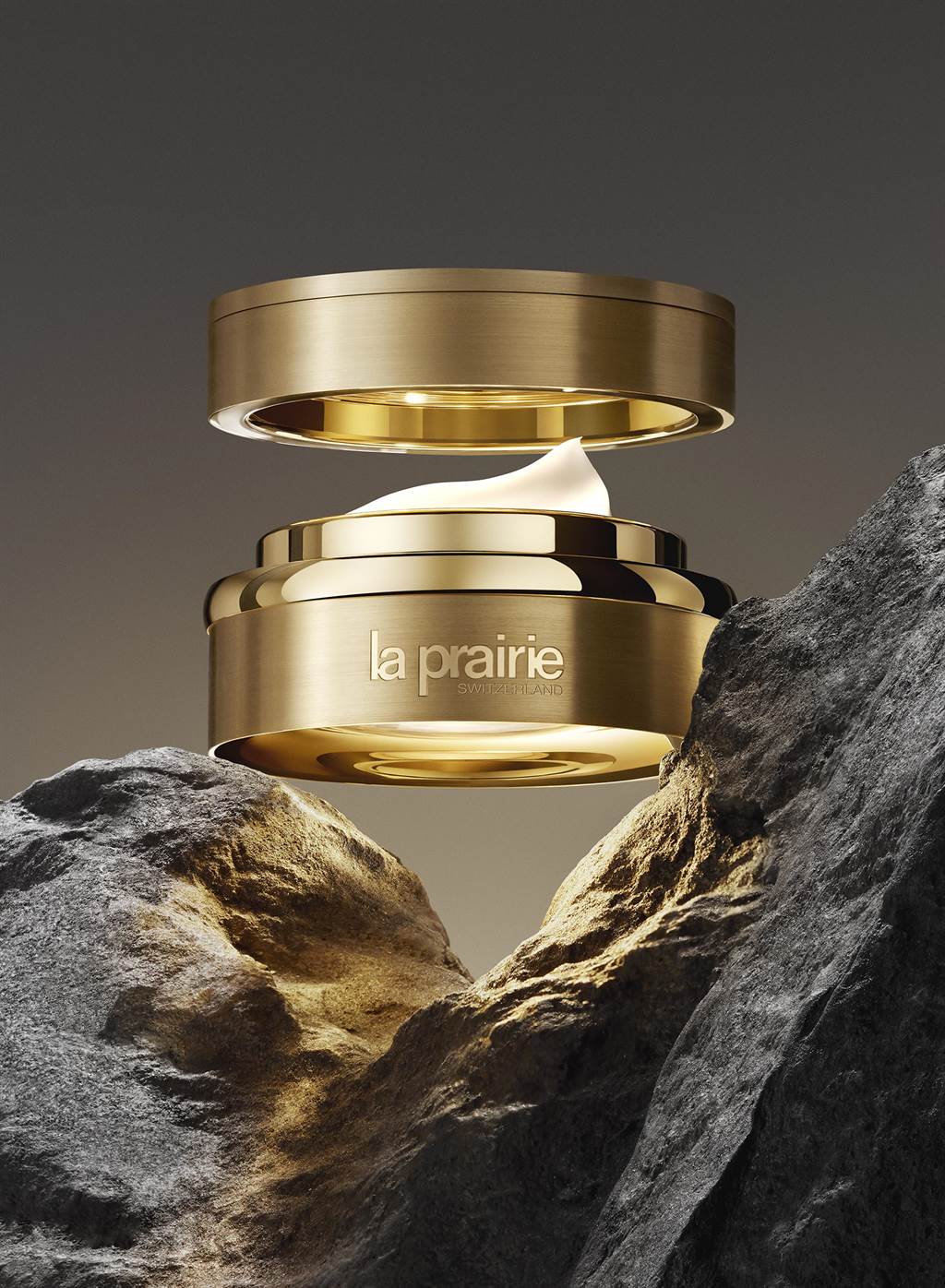 La Prairie 萊珀妮 極緻金燦賦活晚霜60ml ，3萬1850元。（La Prairie 提供）