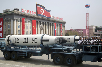北韓舉行建軍90週年閱兵 可能展示新武器