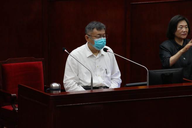 台北市长柯文哲赴市议会专案报告及备询。（杨亚璇摄）
