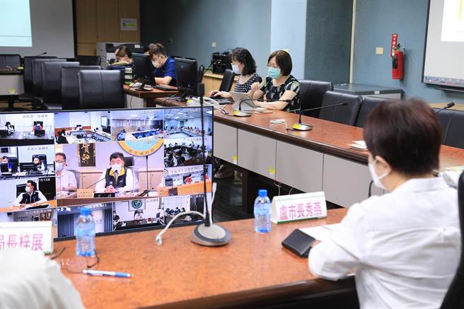 中央有意将居家隔离期间再缩短为「3＋4」，台中市长卢秀燕参与跨县市线上防疫会议，发言时建议中央，应採用科学数据佐证，以安民心。（台中市政府提供／谢琼云台中传真）