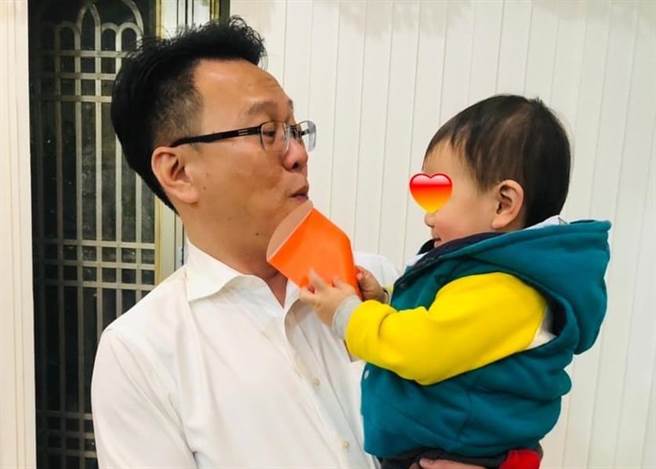 民進黨台中市立委莊競程服務處「生產力」驚人，2年來立委服務處就誕生5名小孩，生機蓬勃。（莊競程服務處提供／盧金足台中傳真）