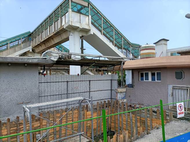 火車站跨站天橋，預定進度4.78％，目前則達成5.19％。（張清照服務處提供）