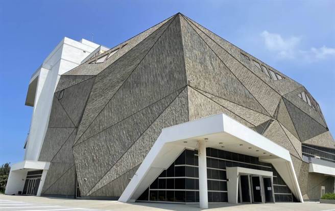 海生館硬體建設已完成，目前在建置內部設包括照明與配管等。（張清照服務處提供）